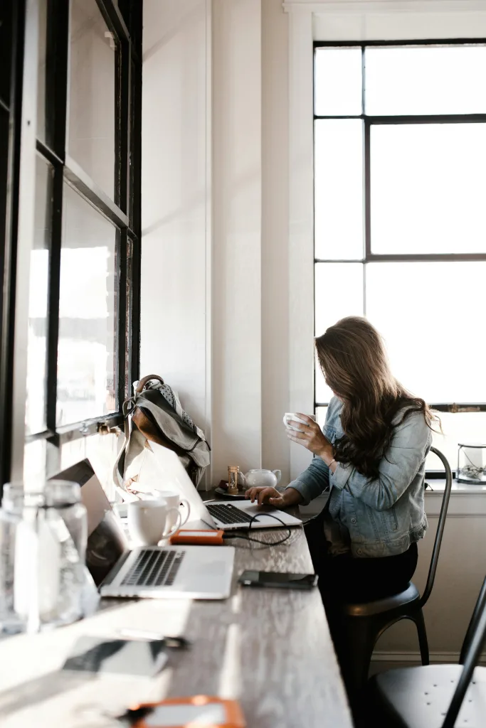 What tactics can be used to secure guest blogging opportunities?